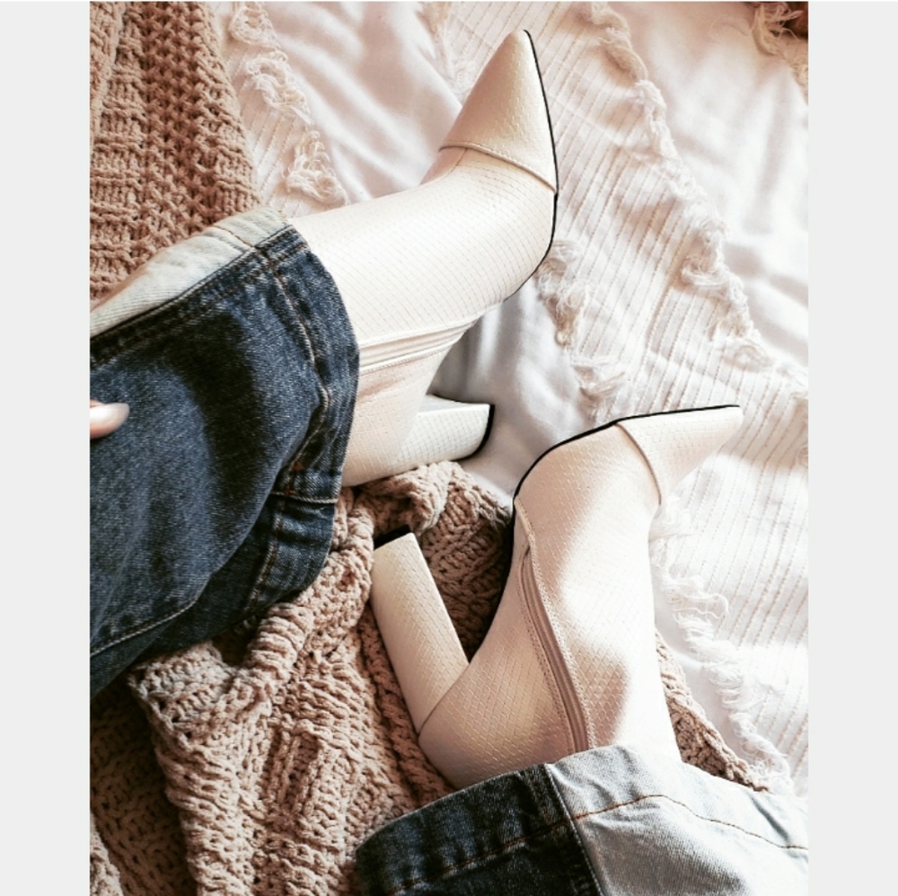 🆕️The Nude collection//White boot - Picture 3 of 5